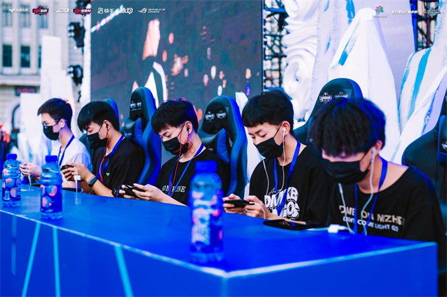 传球到控球 传球到控球